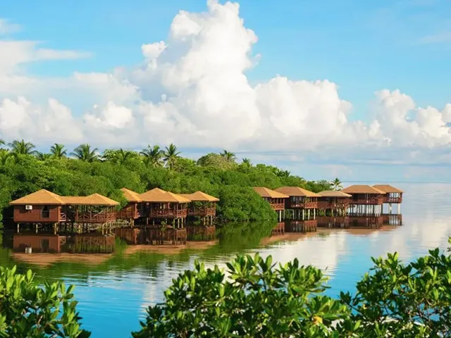 Detail_Cruise_SAmerica_Honduras_Roatan3